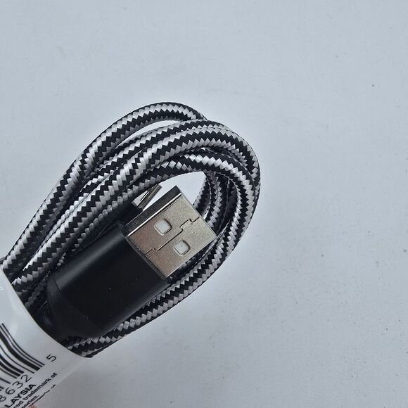 Wireless Gear 6 ft micro usb sync and charge cable. Fabric material. - Picture 4 of 4